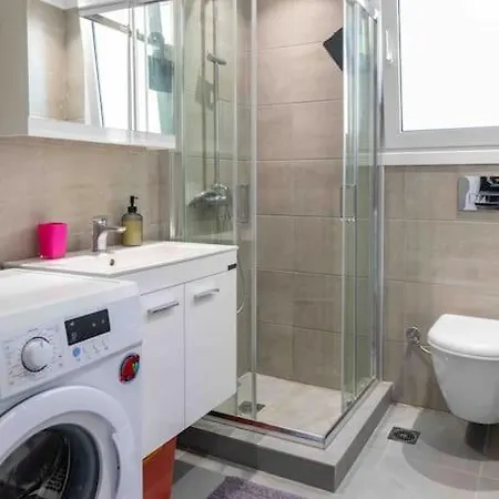 86 Modern N Cozy Aprt Close To The Old Town