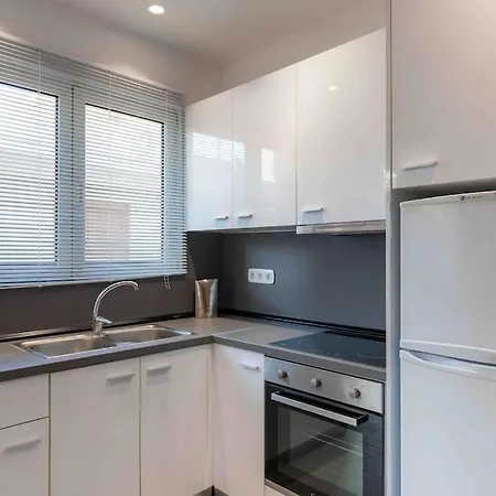 86 Modern N Cozy Aprt Close To The Old Town